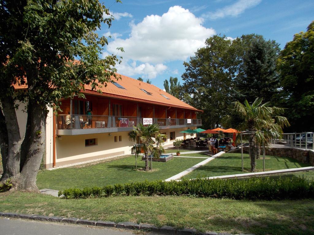 Hotel Halaszkert Badacsony Badacsonytomaj Exterior photo